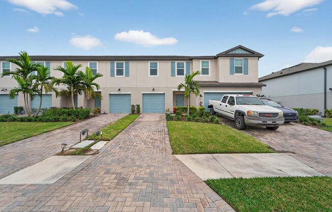 Welcome to the amazing Trevesta community in sunny Palmetto, FL