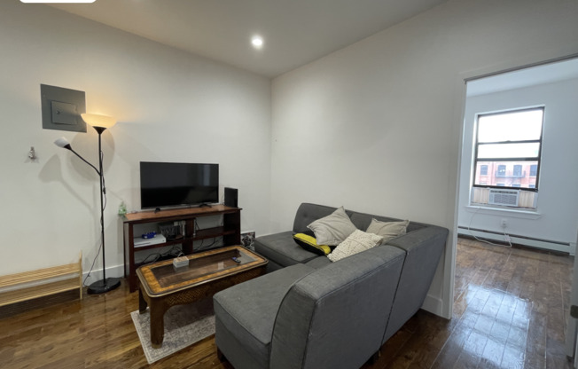 2 beds, 1 bath, $3,195, Unit 5C