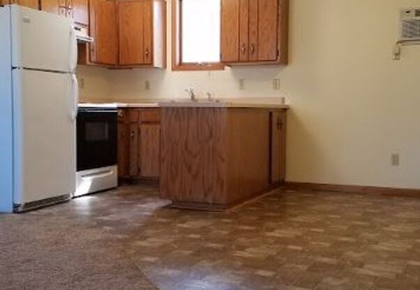 2 beds, 1 bath, 700 sqft, $1,125