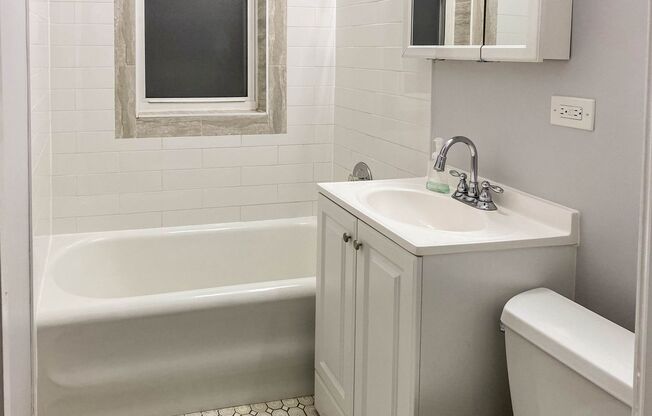 1 bed, 1 bath, 664 sqft, $2,135, Unit 3708-207