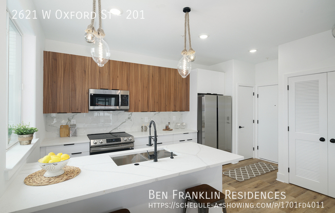 2621 W OXFORD ST