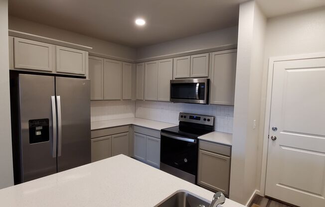 Beautiful 3-bed Townhome in a great location!