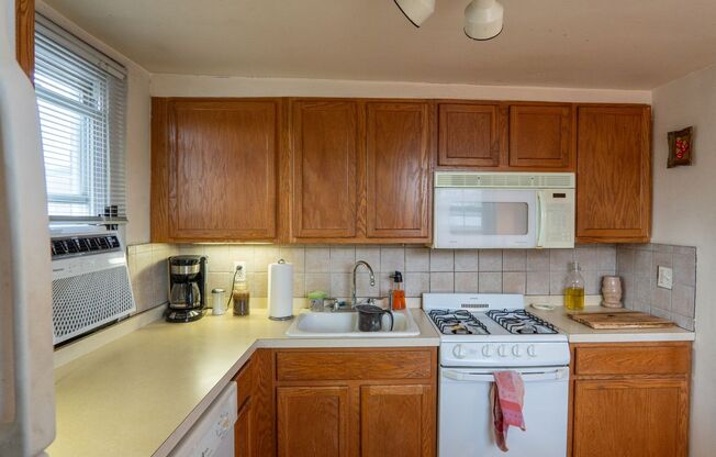 1 bed, 1 bath, $1,575, Unit 1500 South St 3F