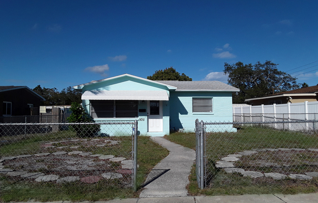 Three Bedroom One Bathroom House near Gulfport area.