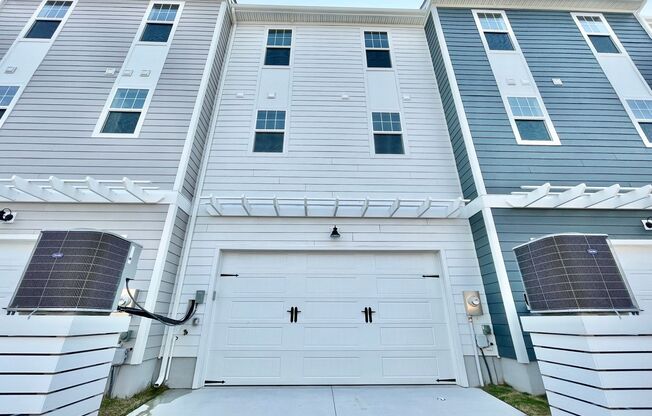 3-Bedroom Townhome w/Attached Garage! Available 06-06-24! Pet Friendly, 400 Yards To Beaches!  All Appliances Convey!
