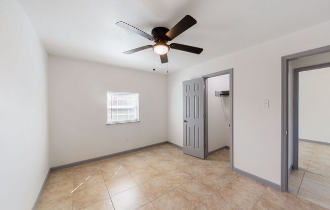 2 beds, 1 bath, $1,025, Unit 23