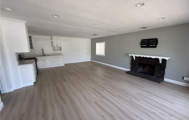 7907 WILBUR AVE