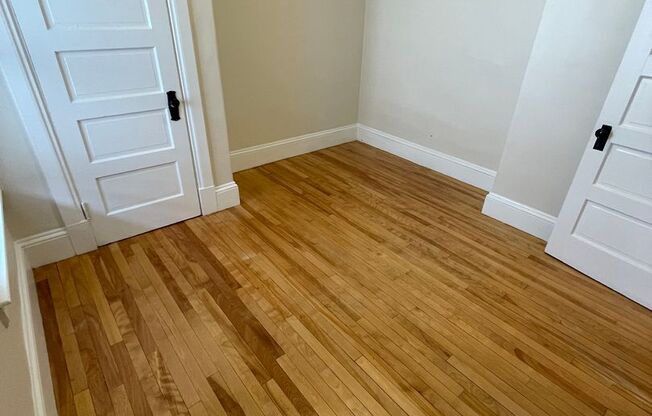 2 beds, 1 bath, 897 sqft, $1,960, Unit 49S-26
