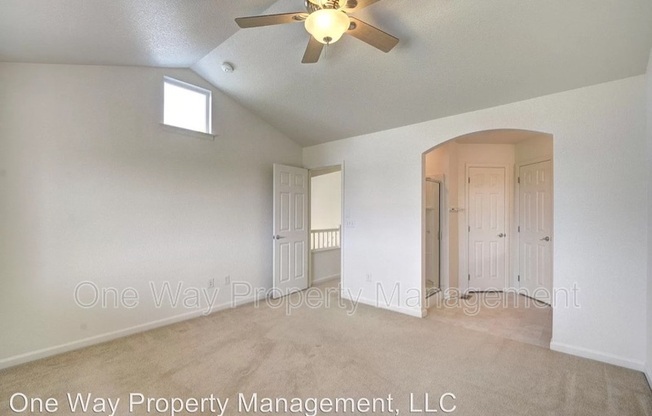 1915 HALFMOON CIR