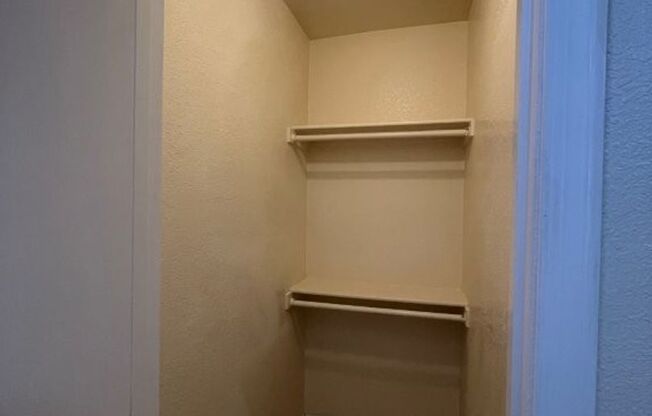 2 beds, 1 bath, 555 sqft, $1,375, Unit Unit #2