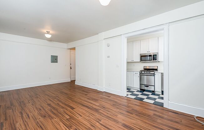 Studio, 1 bath, 464 sqft, $1,295, Unit 107