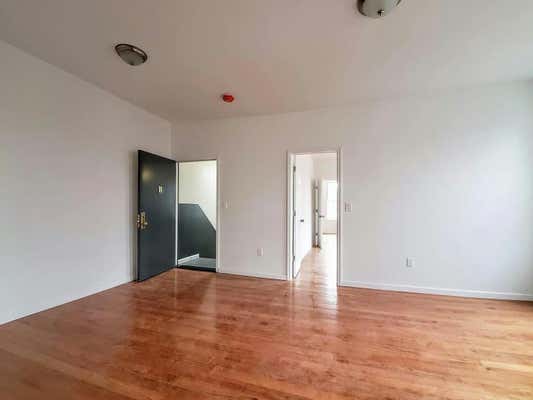 3 beds, 1 bath, 815 sqft, $3,499