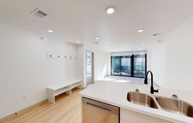 3 beds, 2 baths, 974 sqft, $1,425, Unit 6000-204
