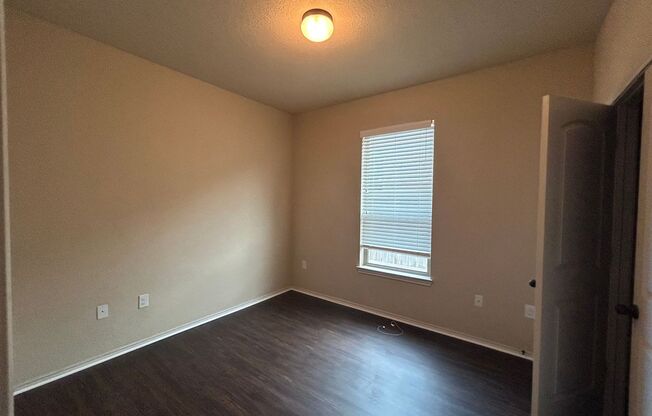 3 beds, 2 baths, $1,550