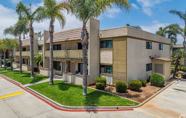 1 bed, 1 bath, 640 sqft, $1,950, Unit 1465 - J