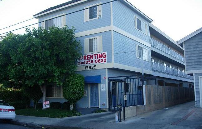 13935 Kornblum Avenue apt #12