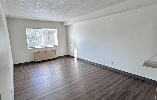 2 beds, 1 bath, 644 sqft, $975, Unit Pine Cone Village B-25