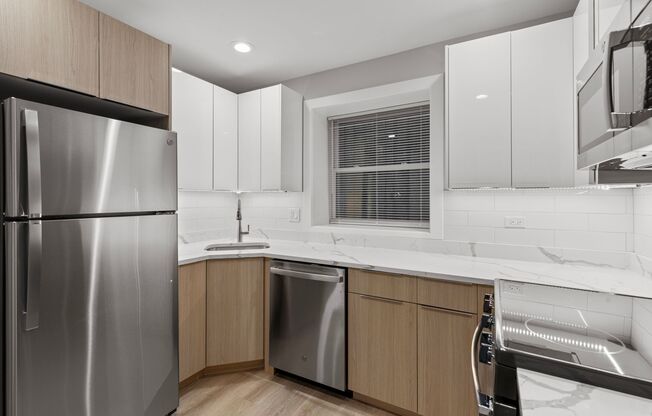 7630 - 38 N Eastlake Ter