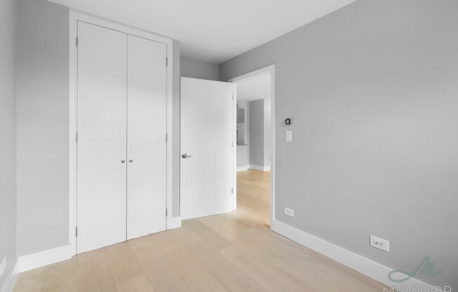 2 beds, 1 bath, $5,700, Unit 33J