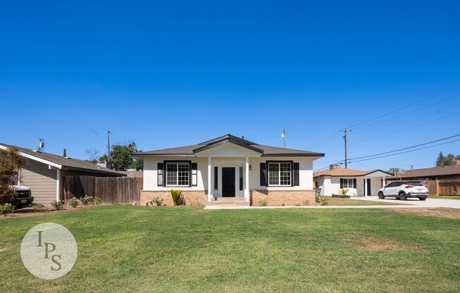 Beautifully Renovated Clovis Home, 3BR/3BA, Built 1935 - Lots of Amenities!