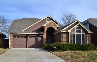 House in Arlington For Lease - Mansfield ISD.