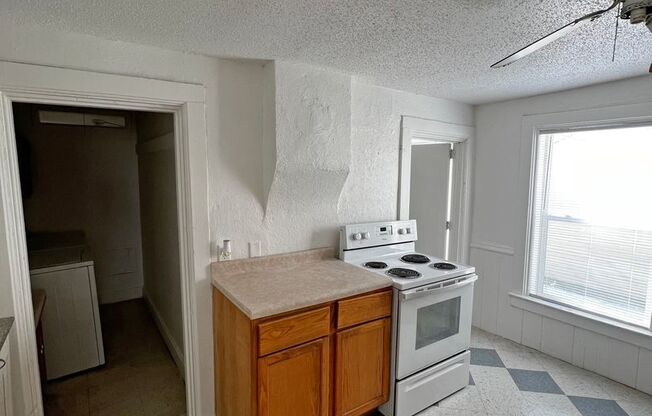 2 beds, 1 bath, 680 sqft, $975, Unit 819