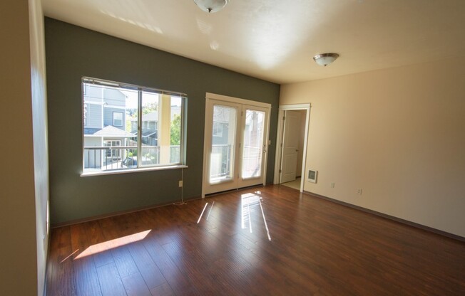 3 beds, 2 baths, 989 sqft, $2,325, Unit 27