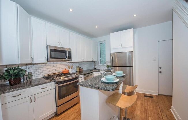 Gorgeous 2-Bedroom Townhouse in Point Breeze! Available mid-June!