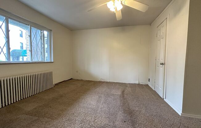 2 beds, 1 bath, $1,400, Unit 1