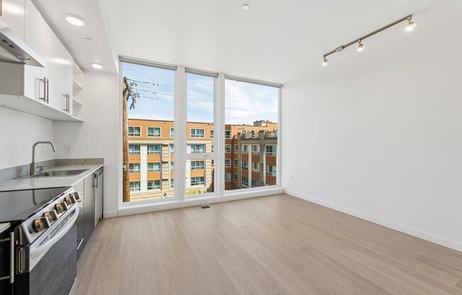 Studio, 1 bath, 422 sqft, $1,550, Unit Unit 304