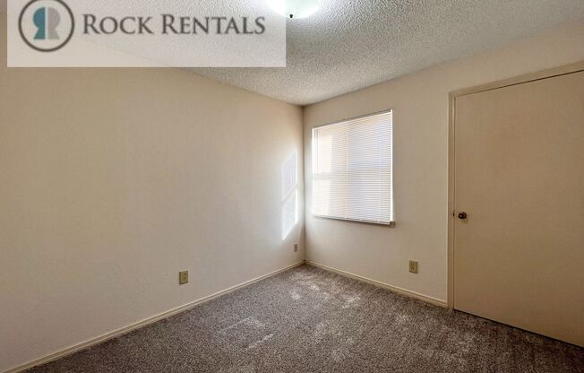 2 beds, 1.5 baths, $859, Unit Apt 3