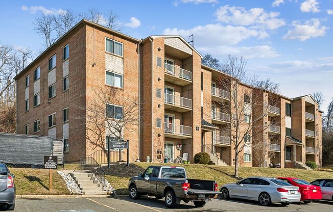 2 beds, 2 baths, 999 sqft, $2,150, Unit I23
