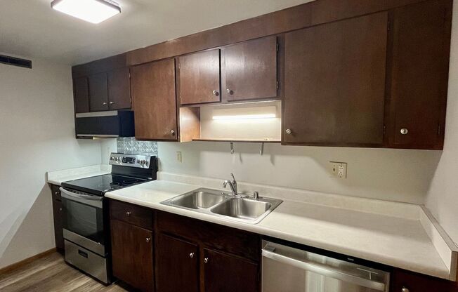 2 beds, 1 bath, 750 sqft, $895