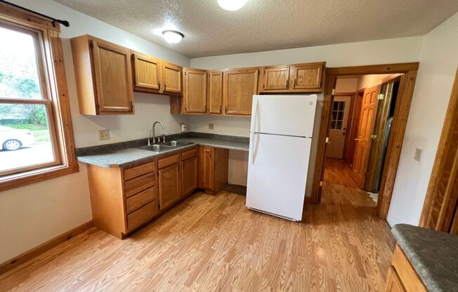 3 beds, 2 baths, $1,650