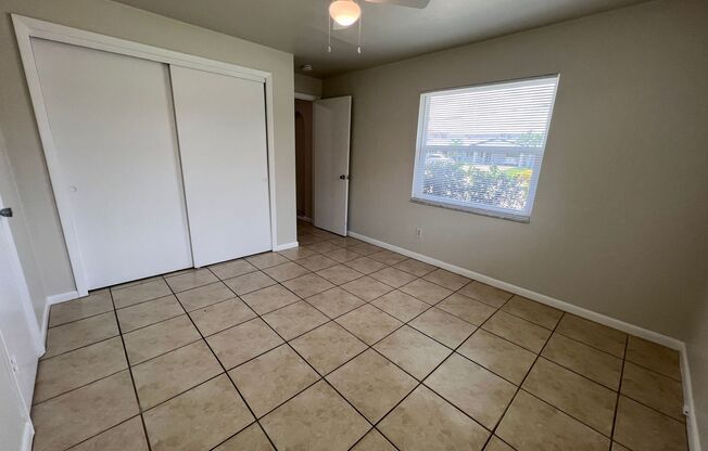 Move-In Ready 2bd-2bath Duplex with 2 Screened Lanais, Washer and Dryer, location and  Modern Upgrades!