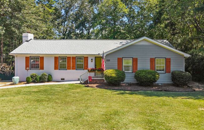 Gorgeous Mid-Century Modern Ranch in West Raleigh near NCSU and Lake Johnson - Fenced-in Backyard!