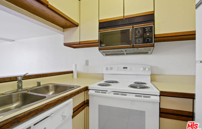 Studio, 1 bath, 388 sqft, $2,200, Unit 522