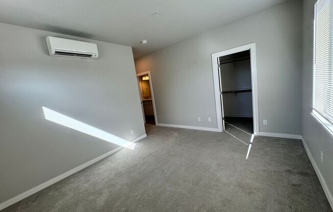 2 beds, 1 bath, $1,995, Unit # 201