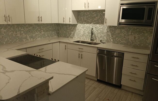 Luxurious 2 bedroom, 2 bathroom condo located in downtown ABQ! ALL utilities included!