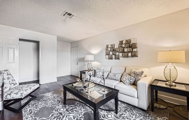 1 bed, 1 bath, 720 sqft, $1,513