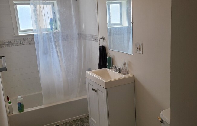 2 beds, 1 bath, $3,050, Unit 7