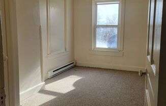 2 beds, 1 bath, $795, Unit 540 W. MARKET ST. #3