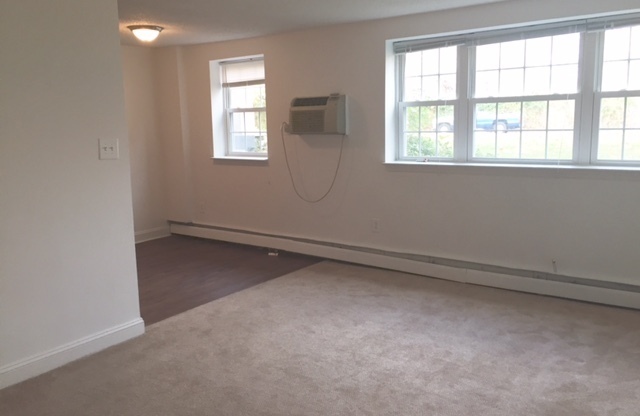 2 beds, 1 bath, 930 sqft, $1,380, Unit G007