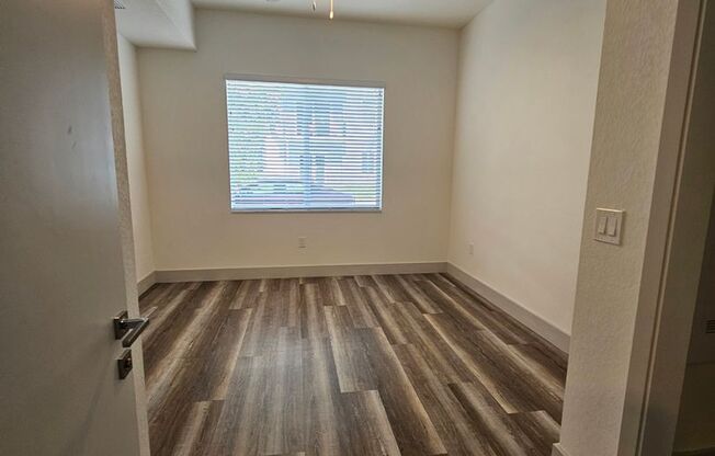 1 bed, 1 bath, 727 sqft, $2,165, Unit 441-4204