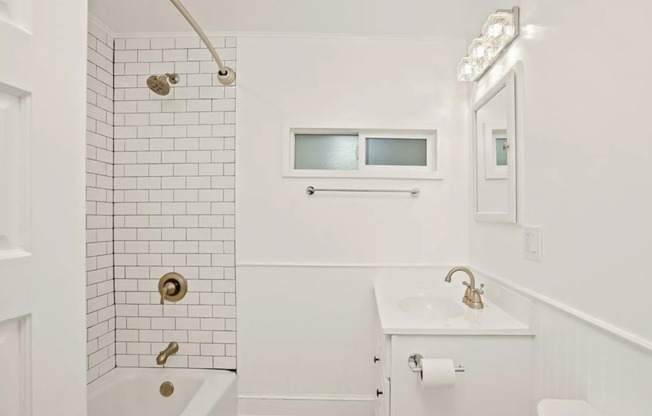 3 Bedroom, 1 Bathroom Home – Ideal for Students & Families near Chapman University