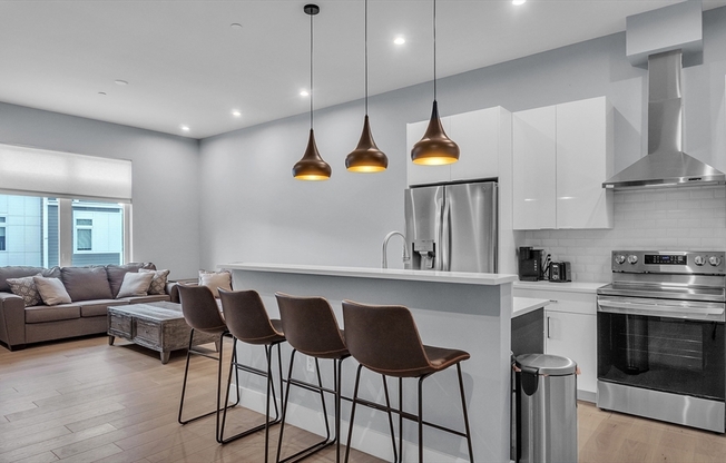 3 beds, 2 baths, 1,090 sqft, $5,250, Unit 318