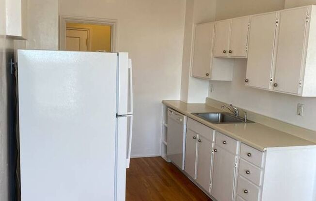 2 beds, 1 bath, $3,200, Unit 503