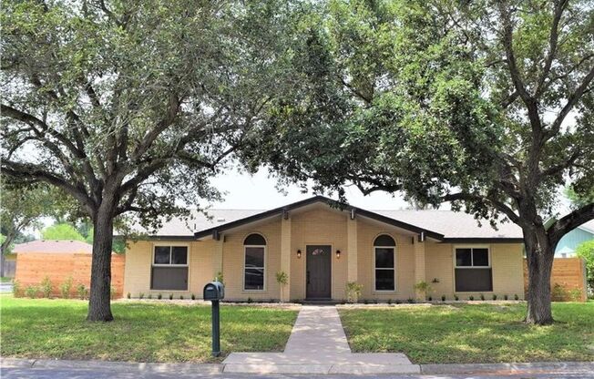 3 Bedroom Home For Rent in Great School District!