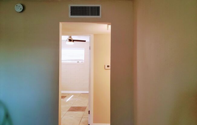 2 beds, 1 bath, 950 sqft, $1,599, Unit #6