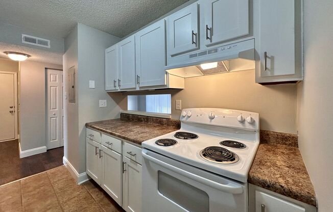 2 beds, 1 bath, 850 sqft, $1,295, Unit E39
